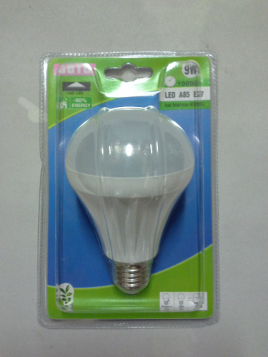 Ampoule A LED Boule E27 9W